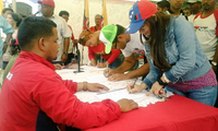 委内瑞拉举行征集一千万个反美自愿签名活动 